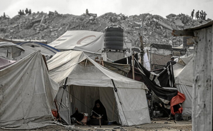 Tiendas de desplazados en el campamento de refugiados de Al-Bureij.
