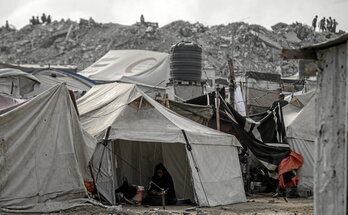 Tiendas de desplazados en el campamento de refugiados de Al-Bureij.