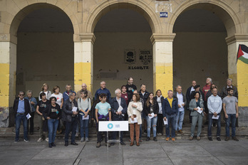 Gure Eskuk Algortan antolatutako ekitaldia. Lehen lerroan, Agirre, Errementeria eta Franco.