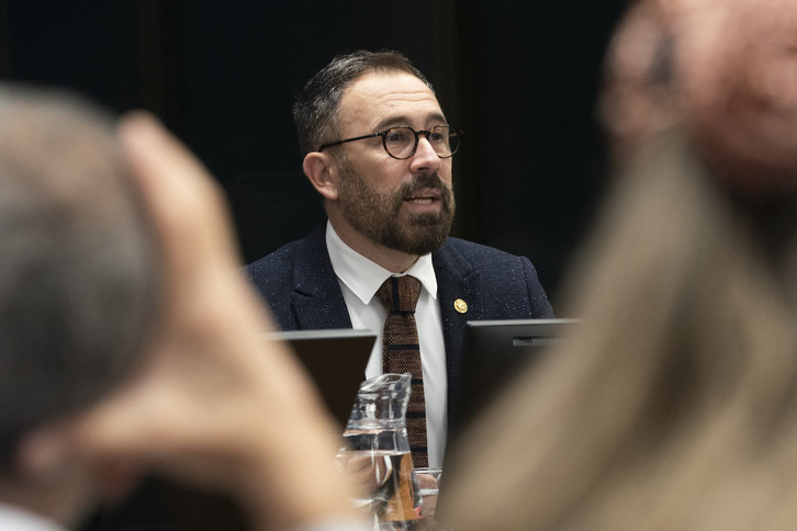 Denis Itxaso durante su intervención este miércoles en el Parlamento de Gasteiz.