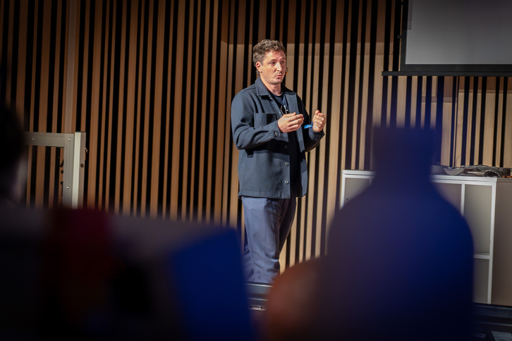 Alatz Bilbao, durante la charla ofrecida en el congreso Host, celebrado en el Basque Culinary Center.