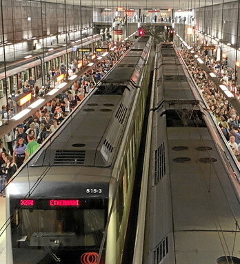 Andenes de la estación de San Inazio tras otra avería en el metro.