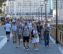 Turistas en el puerto de Donostia.
