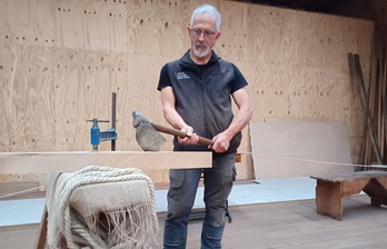 Zura lantzeko jardueretan aritzen da bereziki Ernesto Fernandez Pensado.