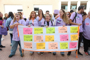 Protesta de técnicas superiores sanitarias a las puertas del hospital de Cruces, en Barakaldo.