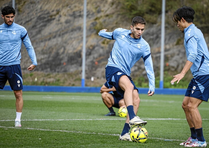 Zakharyan entrenó ayer con el grupo y entró en la lista de Sergio Francisco.