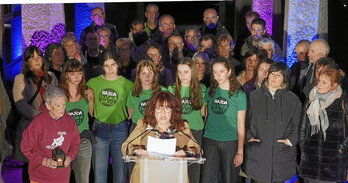 Hainbat euskaltzale erreferente elkartu ziren atzo Arantzazun adierazpena irakurtzeko.