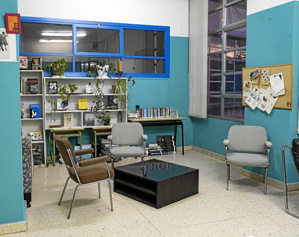 Irakurtzeko txoko bat, Karmelako liburutegian. (Aritz LOIOLA / FOKU)