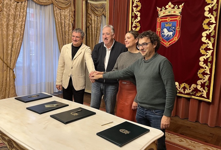 Armendáriz, Asiron, Curiel y Mauleón unen sus manos tras firmar el tercer acuerdo presupuestario de esta legislatura.