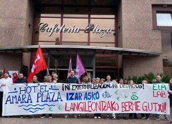 Amara Plaza hoteleko langileen elkarretaratzea, ostiral honetan.