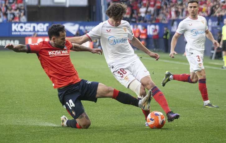 Osasuna necesita por lo menos puntuar en el Sánchez Pizjuán para no meterse en problemas.