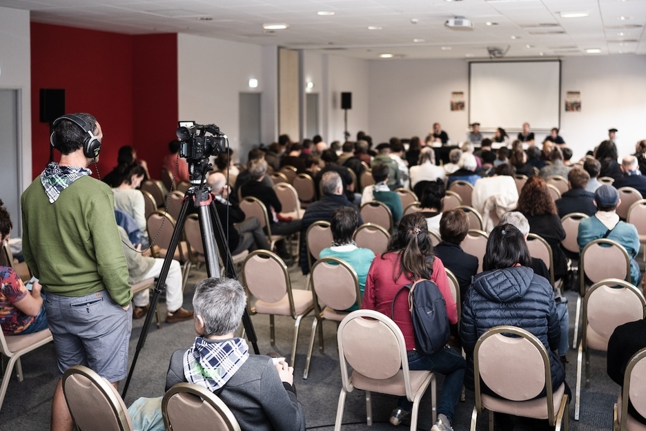 Lurrama est l'occasion de débattre et apprendre. 