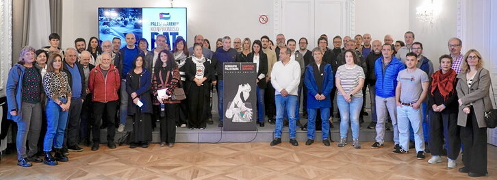 El manifiesto «Palestinarekin bat-Konpromiso bat» fue presentado ayer en Donostia.
