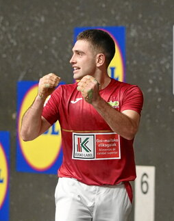 Poza eta lasaitu galanta nabari zitezkeen Beñat Senarren aurpegian.