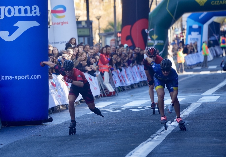 Kirolariak patinen gainean. Kirolariak patinen gainean.