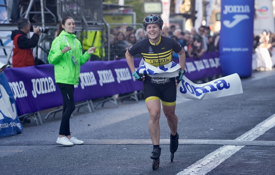 Kirolari bat, helmuga zeharkatu berritan.. Kirolari bat, helmuga zeharkatu berritan..