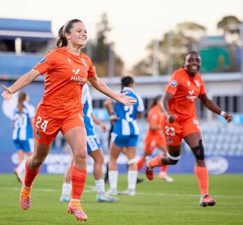 Aiara celebra el 1-2 en el partido entre Real y Espanyol de Liga F disputado en la CD Dani Jarque.