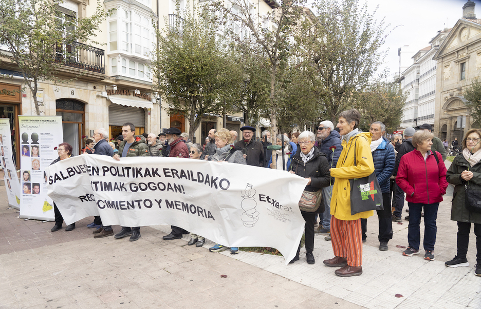 Concentración de Etxerat frente al Parlamento de Gasteiz.