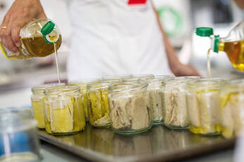 Neiker ha centrado sus trabajos en la valorización de las salmueras procedentes de las conserveras de atún.