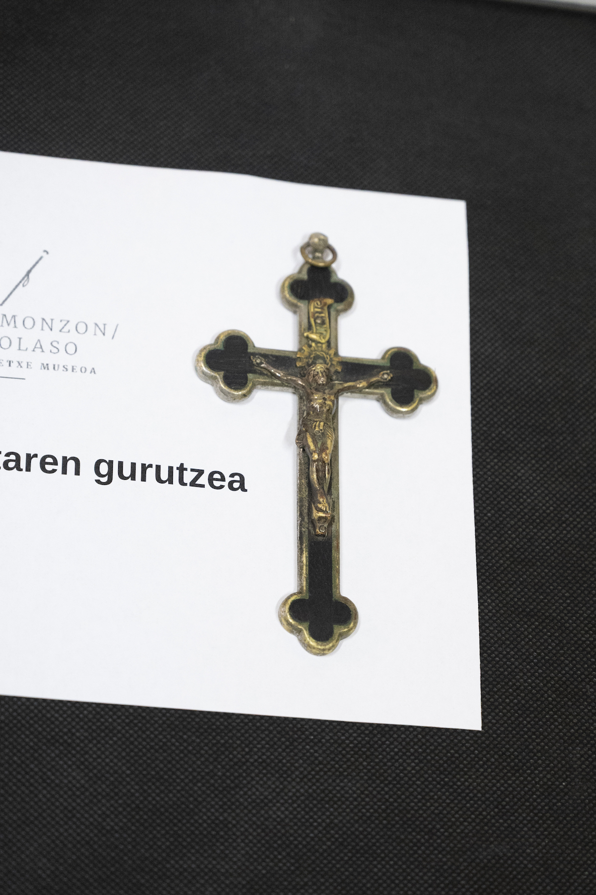 Lauaxetak zuen gurutzea. Lauaxetak zuen gurutzea.