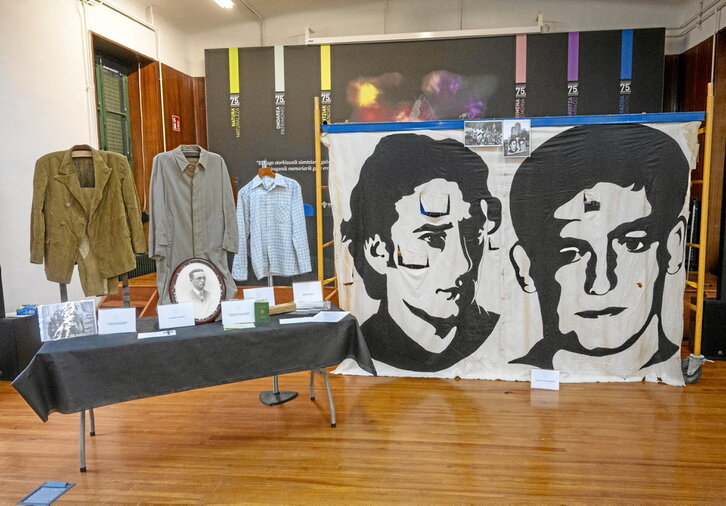 Senideek zein etxean objektuak gordeta zituzten familiek eman dituzte horiek dohaintzan.