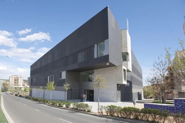 Edificio que acoge los juzgados en Tutera.