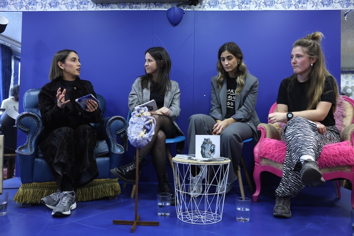 Neomak taldeak ‘Lazturak Orbain’ disko berria kaleratu du, «barrura begira» egindako lana