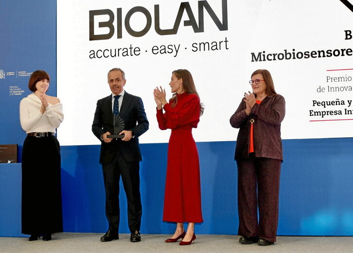 Asier Albizu, fundador y director general de Biolan, recoge el galardón en el acto celebrado en el Palacio Real de Madrid.