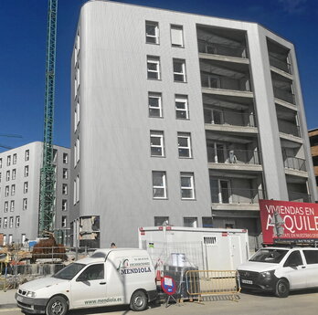 Construcción en parcelas vendidas para alquiler y que reciben ayudas por cumplir su obligación.