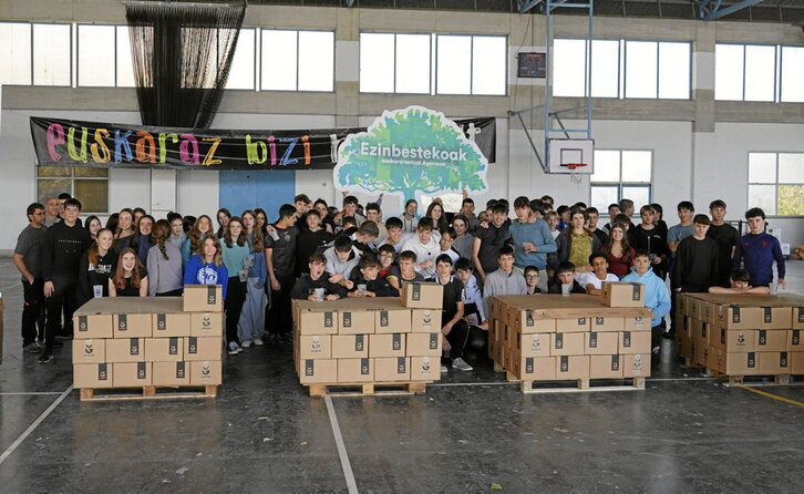 Errigorak San Fermin ikastolan antolatutako auzolan ekintza erraldoia.