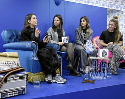 Neomak taldea, disko berria aurkezten.