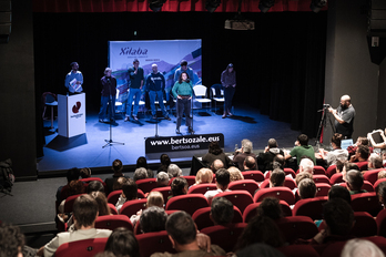 Bidarteko antzokian izan zen Xilabaren lehen saioa.