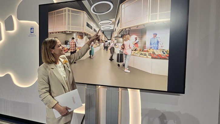 La concejala Ane Oyarbide muestra un ‘render’ del futuro mercado tradicional de la Bretxa.