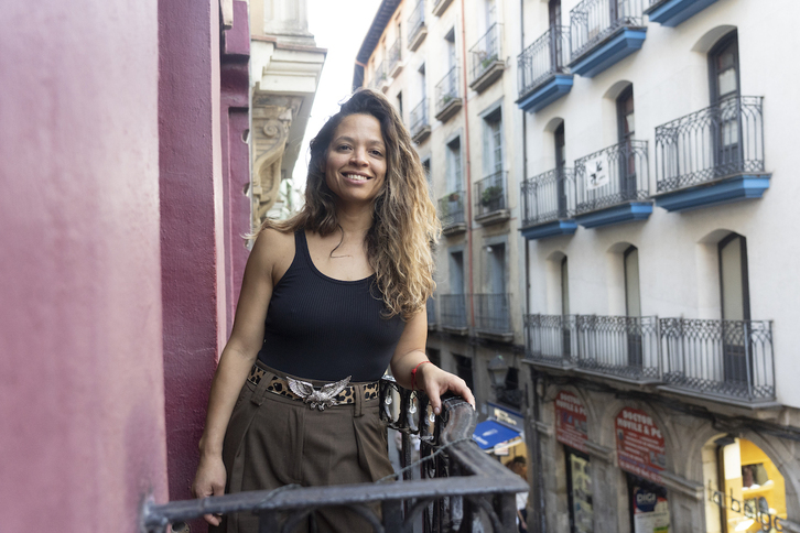 La periodista cultural, escritora y guionista de cine afroindígena Luciana de Mello en Bilbo en la presentación de su primera novela, ‘Mandinga’.
