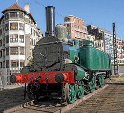 Izarra lokomotor historikoa 1863koa da eta Bilboko Abandoko geltokian dago.