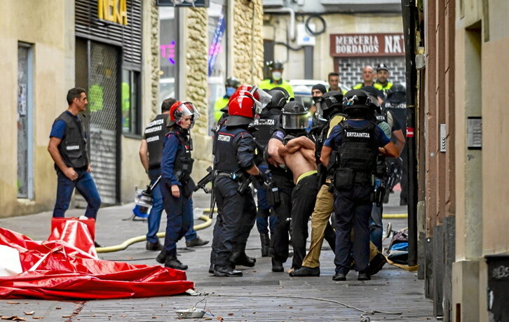 Imagen de archivo de un arresto llevado a cabo por la Ertzaintza en Gasteiz.