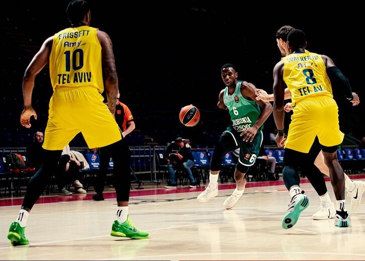 Diallo dirige el juego ante el Maccabi.