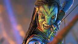La guerrera na'vi Neytiri, interpretada por Zoe Saldaña, vuelve a las salas de cine en diciembre con «Avatar: Fuego y ceniza», tercera película de la franquicia de Pandora.