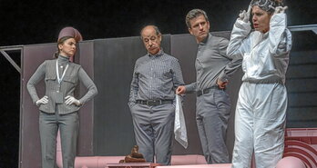 Erika Olaizola, Mikel Laskurain, Xanti Agirrezabala eta Ainhoa Aierbe, «Kaka» antzezlanean.