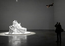 La propuesta de Leckey ocupa la sala 208.