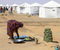 Desplazado de Al Fasher en el campamento de Al-Dabba.