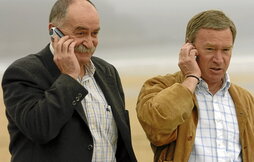 Xabier Azkargorta -a la izquierda- y Javier Clemente, dos de los técnicos vascos con mayor experiencia mundial.