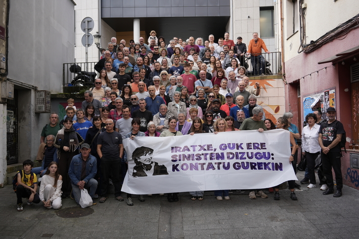 Decenas de personas se han reunido en Irun en apoyo a Sorzabal.