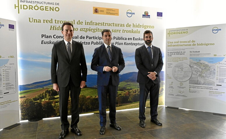 Mikel Jauregi e Imanol Pradales, en la presentación de la red troncal del hidrógeno.
