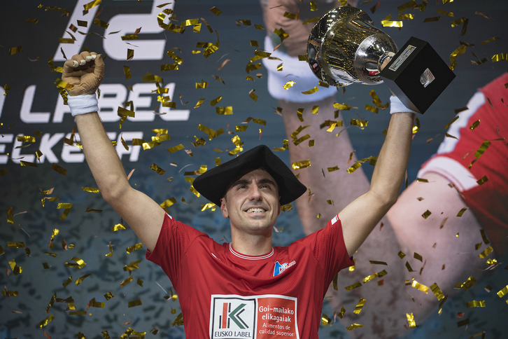 Peio Etxeberria, Lau eta Erdiko txapelarekin.