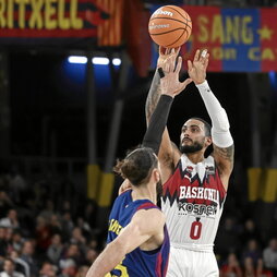 Howard lanza ante Shengelia.