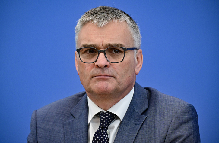 El portavoz del Gobierno alemán, Steffen Kornelius, ha anunciado el próximo fin de las restricciones a la exportación de armas a Israel.