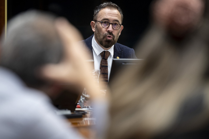 El consejero Deis Itxaso delegó en los partidos la presentación de las medidas urgentes.