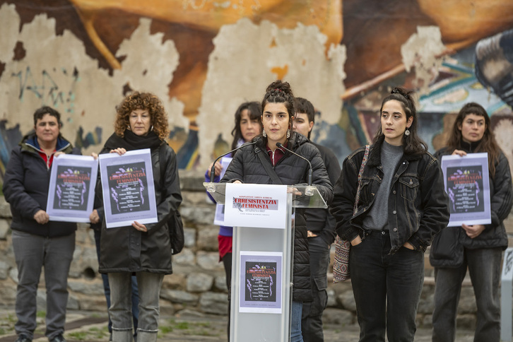 Mugimendu Feministako kideek Gasteizen eskainitako prentsaurrekoa.