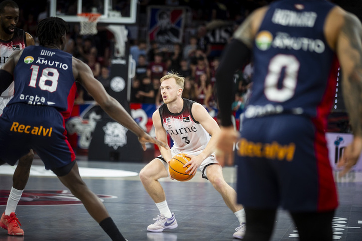 Saski Baskonia eta Bilbao Basketen arteko azken euskal derbiko argazkia.